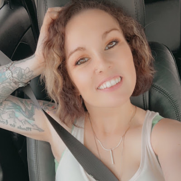 Meet your Posher, Amanda - Picture 1 of 1